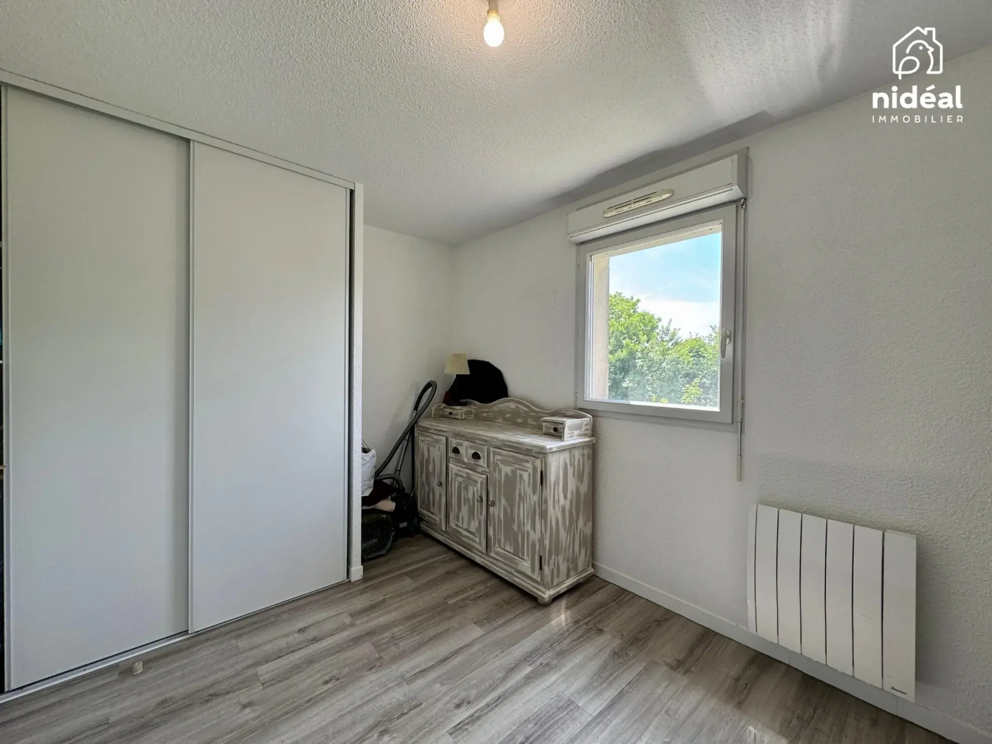 Appartement rénové de 54m² à Maubeuge avec terrasse et stationnement 