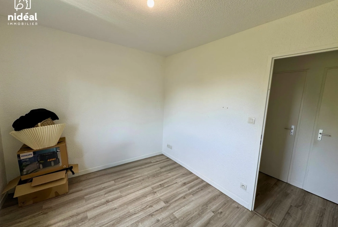 Appartement rénové de 54m² à Maubeuge avec terrasse et stationnement 