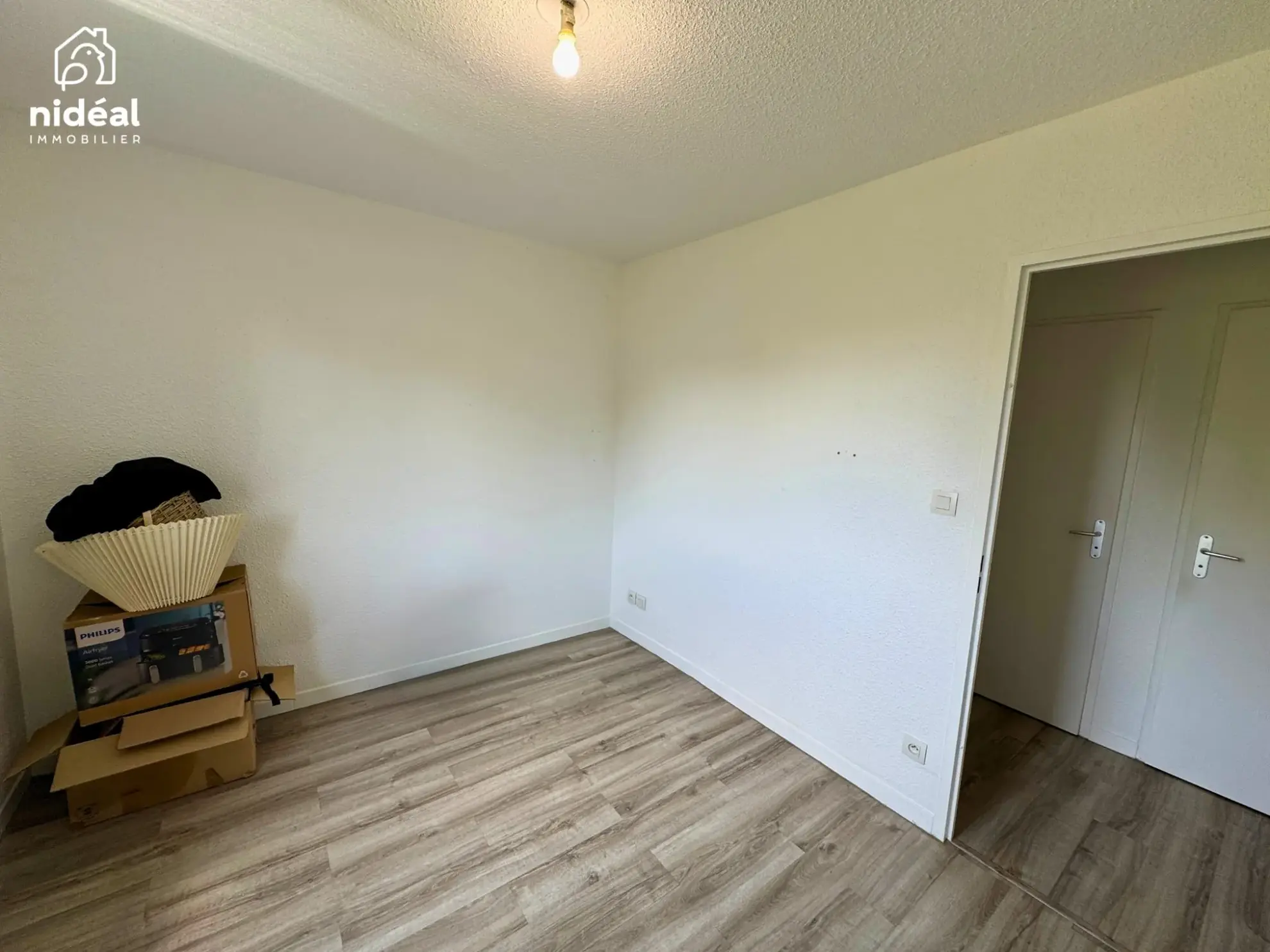 Appartement rénové de 54m² à Maubeuge avec terrasse et stationnement 
