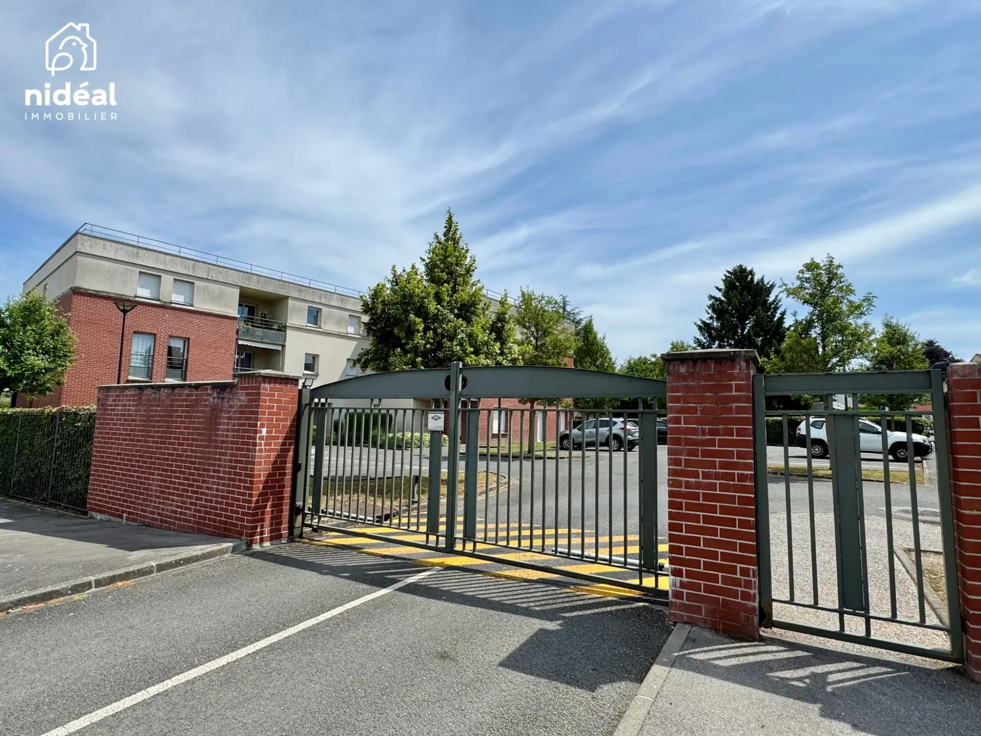 Appartement rénové de 54m² à Maubeuge avec terrasse et stationnement 