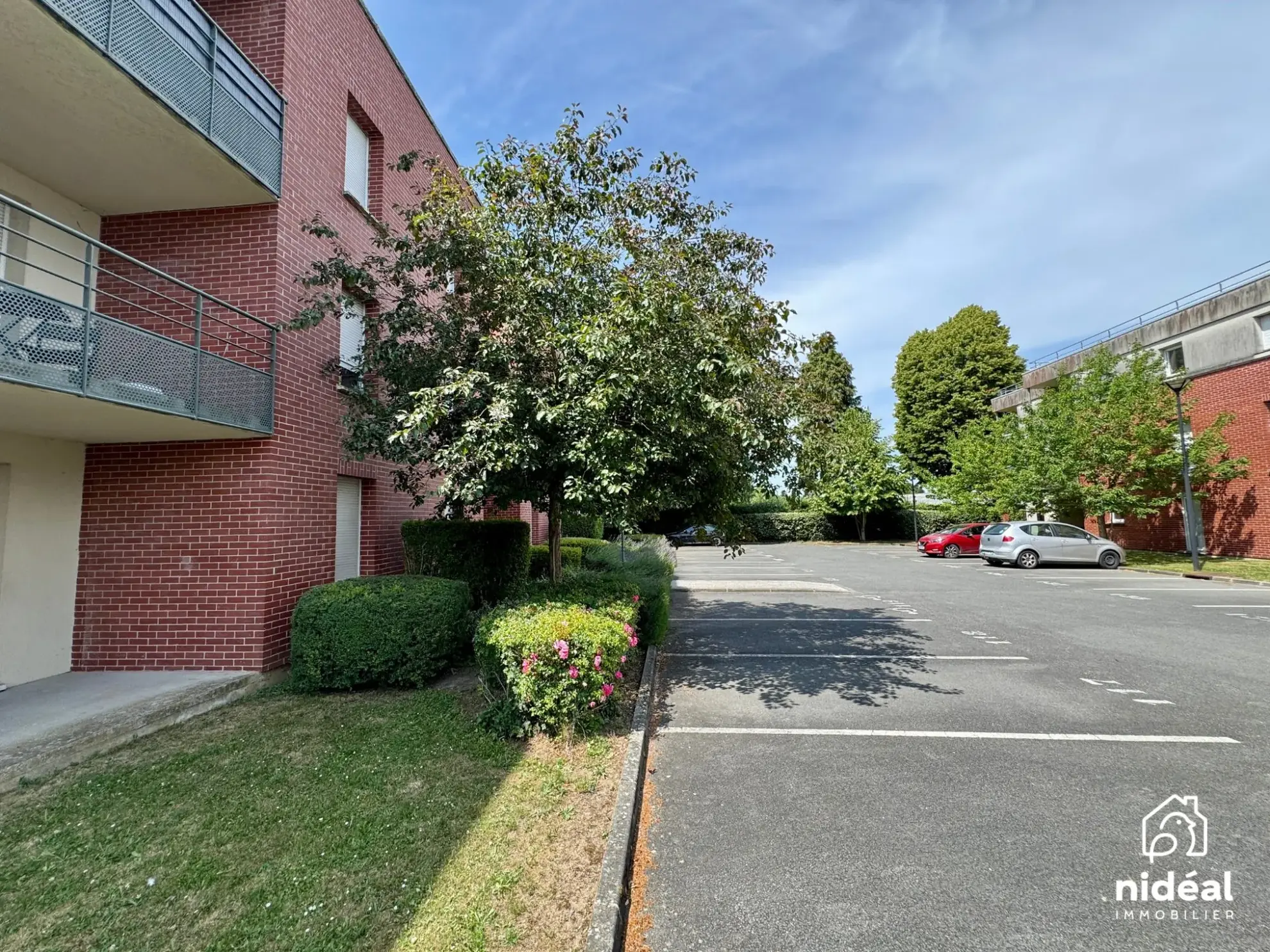 Appartement rénové de 54m² à Maubeuge avec terrasse et stationnement 