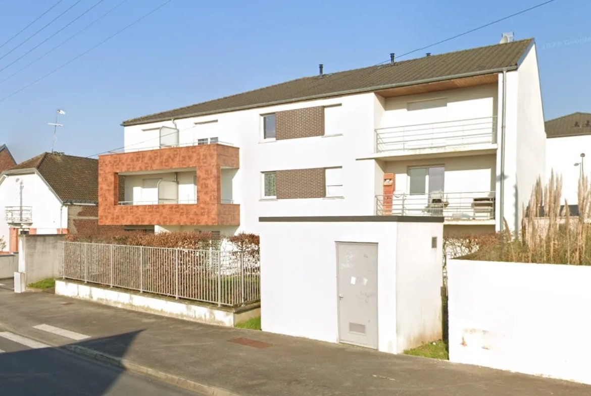 Appartement T2 à Saint-Quentin de 36,80 m² avec balcon et parking en vente 