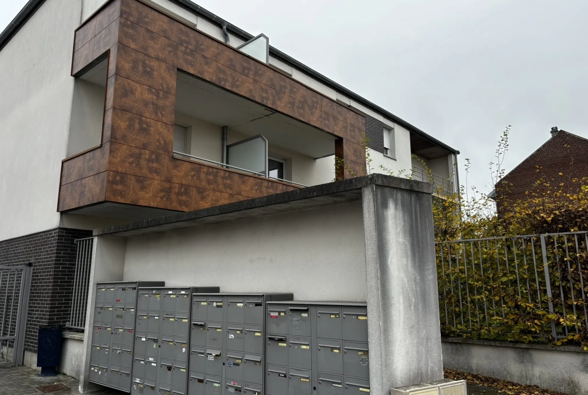 Appartement T2 à Saint-Quentin de 36,80 m² avec balcon et parking en vente 