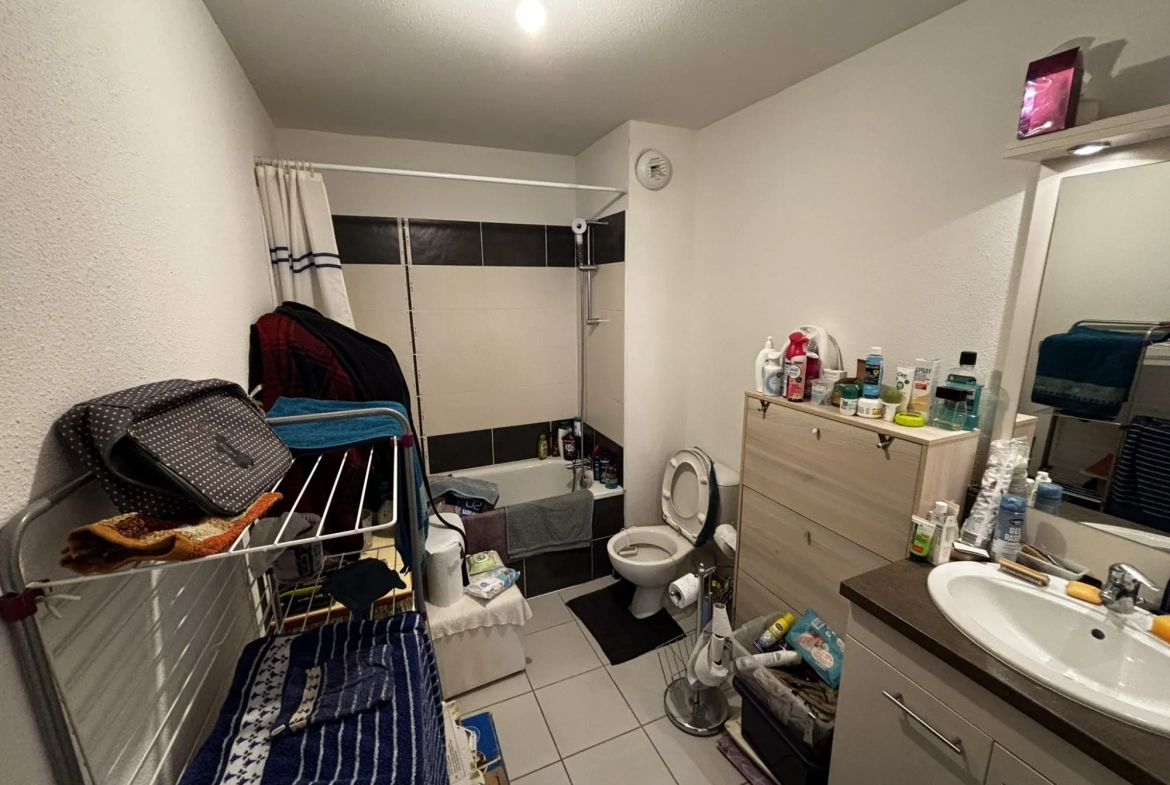 Appartement T2 à Saint-Quentin de 36,80 m² avec balcon et parking en vente 