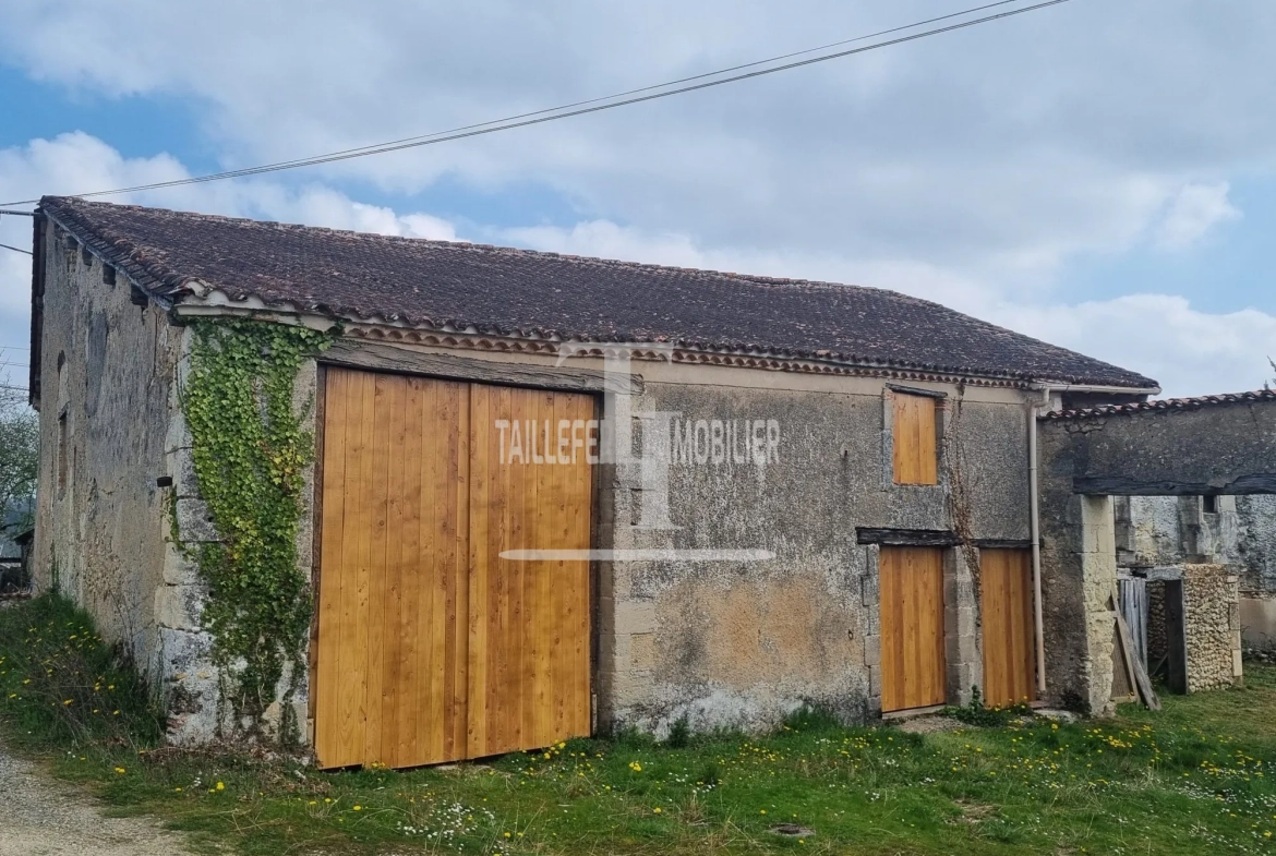 Grande grange en pierre de 93 m² à rénover proche de Neuvic 
