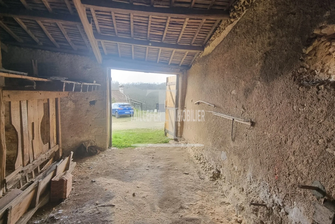 Grande grange en pierre de 93 m² à rénover proche de Neuvic 