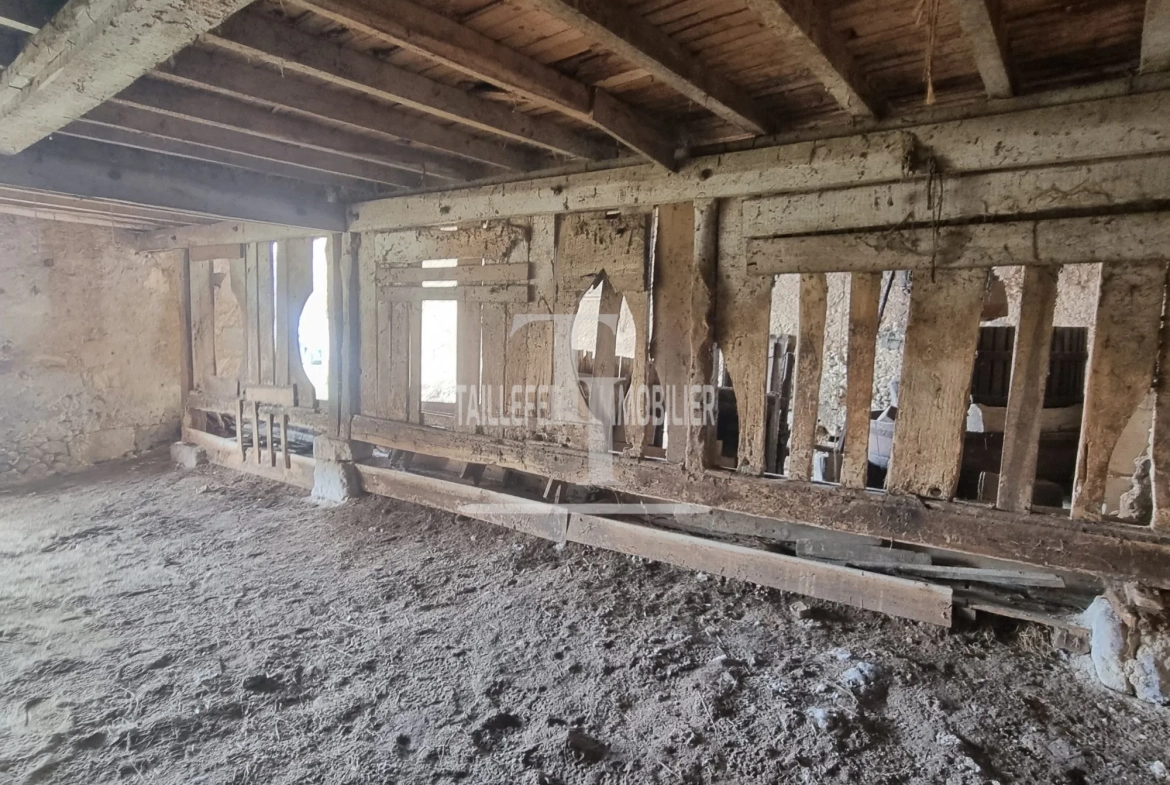 Grande grange en pierre de 93 m² à rénover proche de Neuvic 