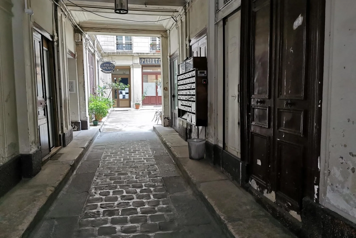Charmante chambre de 7,10 m² à Paris 10e proche métro - Pied-à-terre ou bureau 