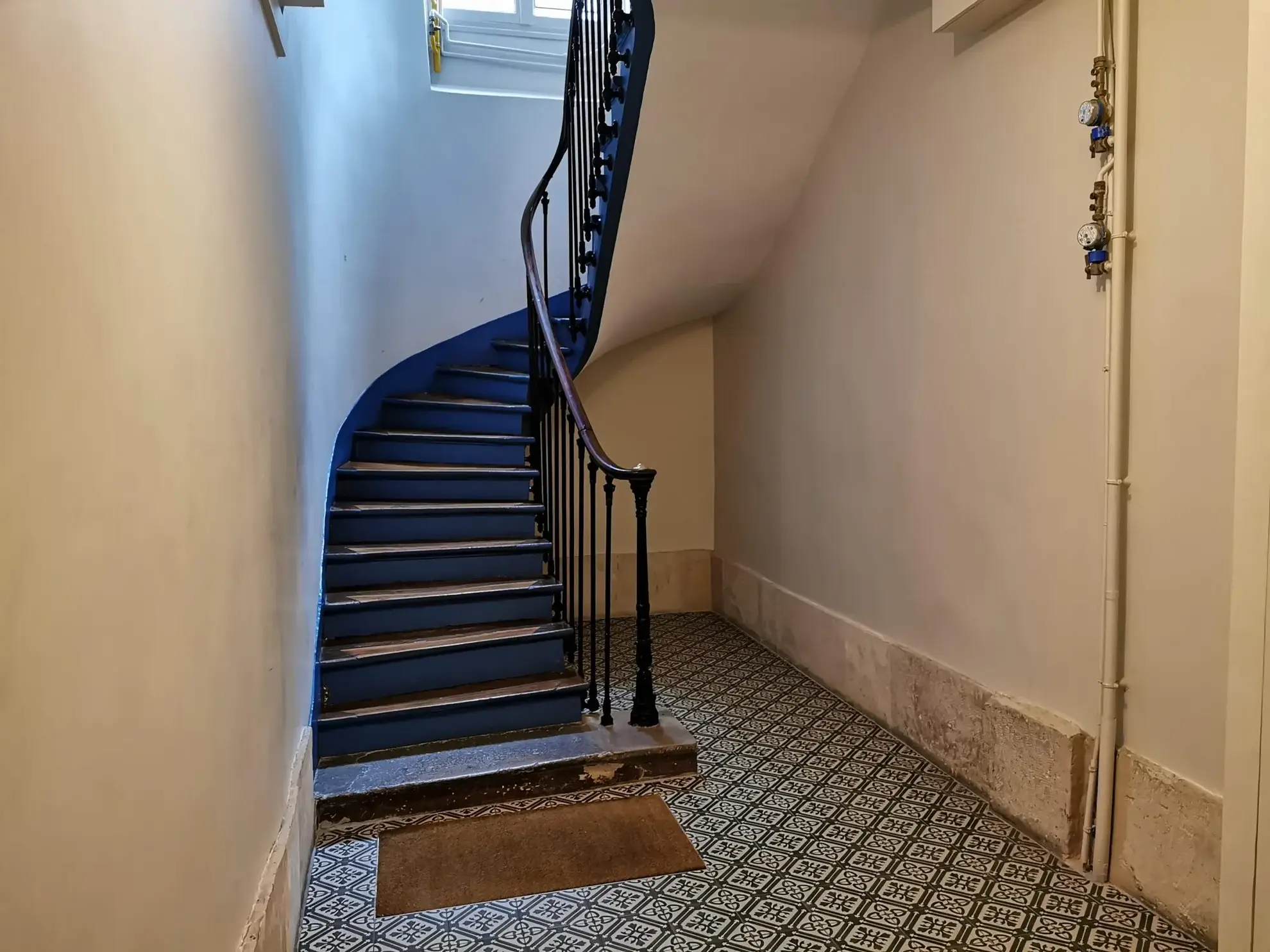 Charmante chambre de 7,10 m² à Paris 10e proche métro - Pied-à-terre ou bureau 