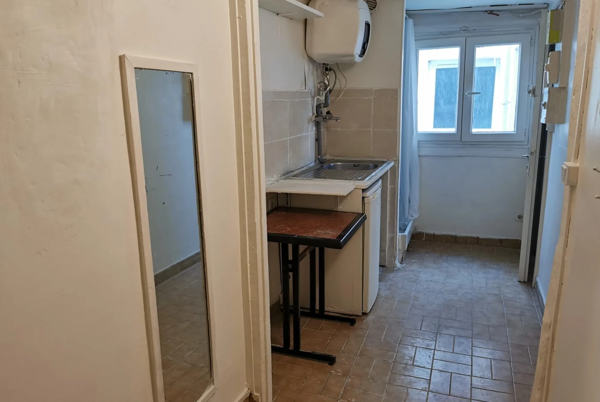 Charmante chambre de 7,10 m² à Paris 10e proche métro - Pied-à-terre ou bureau 