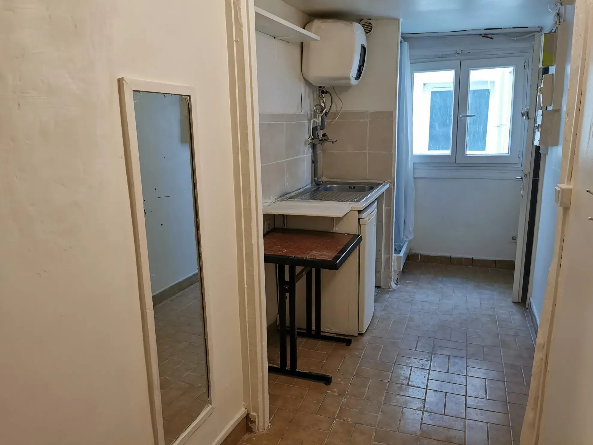 Charmante chambre de 7,10 m² à Paris 10e proche métro - Pied-à-terre ou bureau 