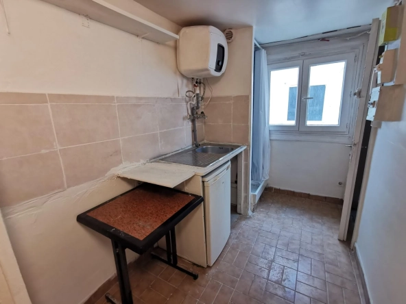 Charmante chambre de 7,10 m² à Paris 10e proche métro - Pied-à-terre ou bureau