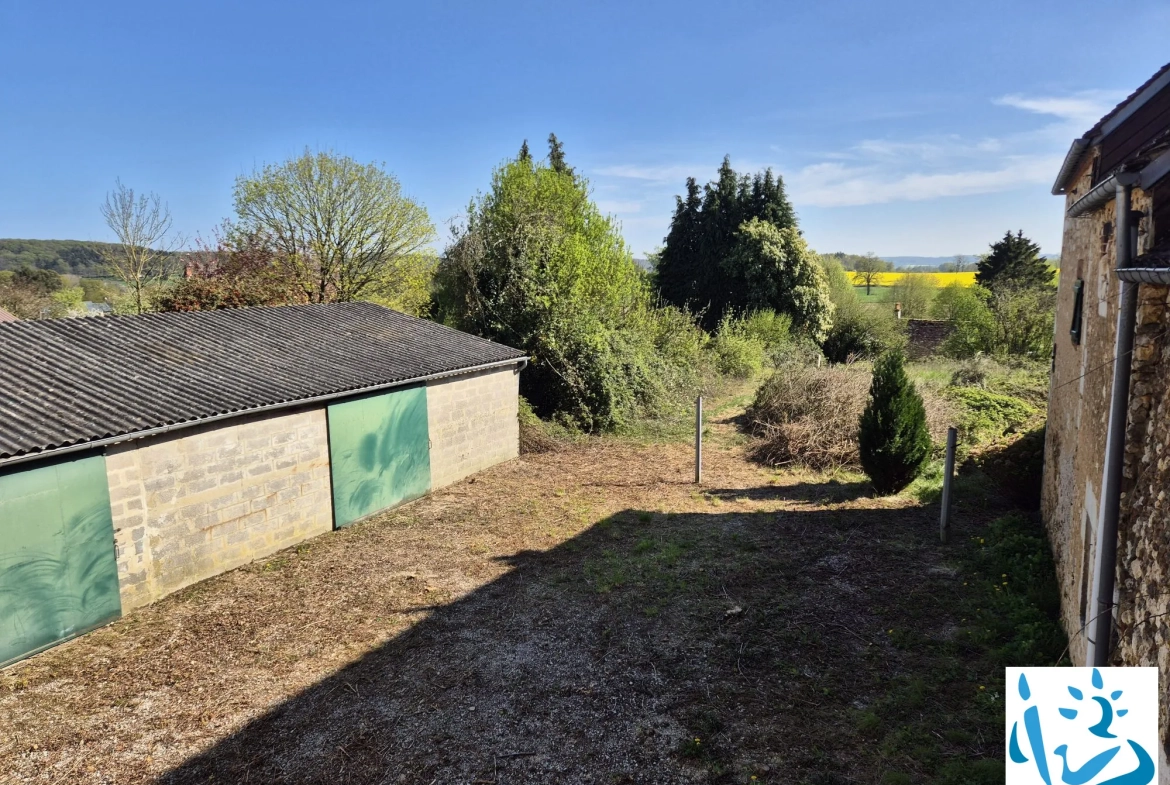 Maison de village à rénover à 10 minutes de Mortagne-au-Perche avec Jardin et dépendances 