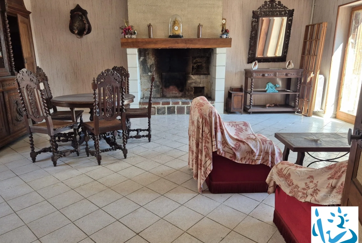 Maison de village à rénover à 10 minutes de Mortagne-au-Perche avec Jardin et dépendances 