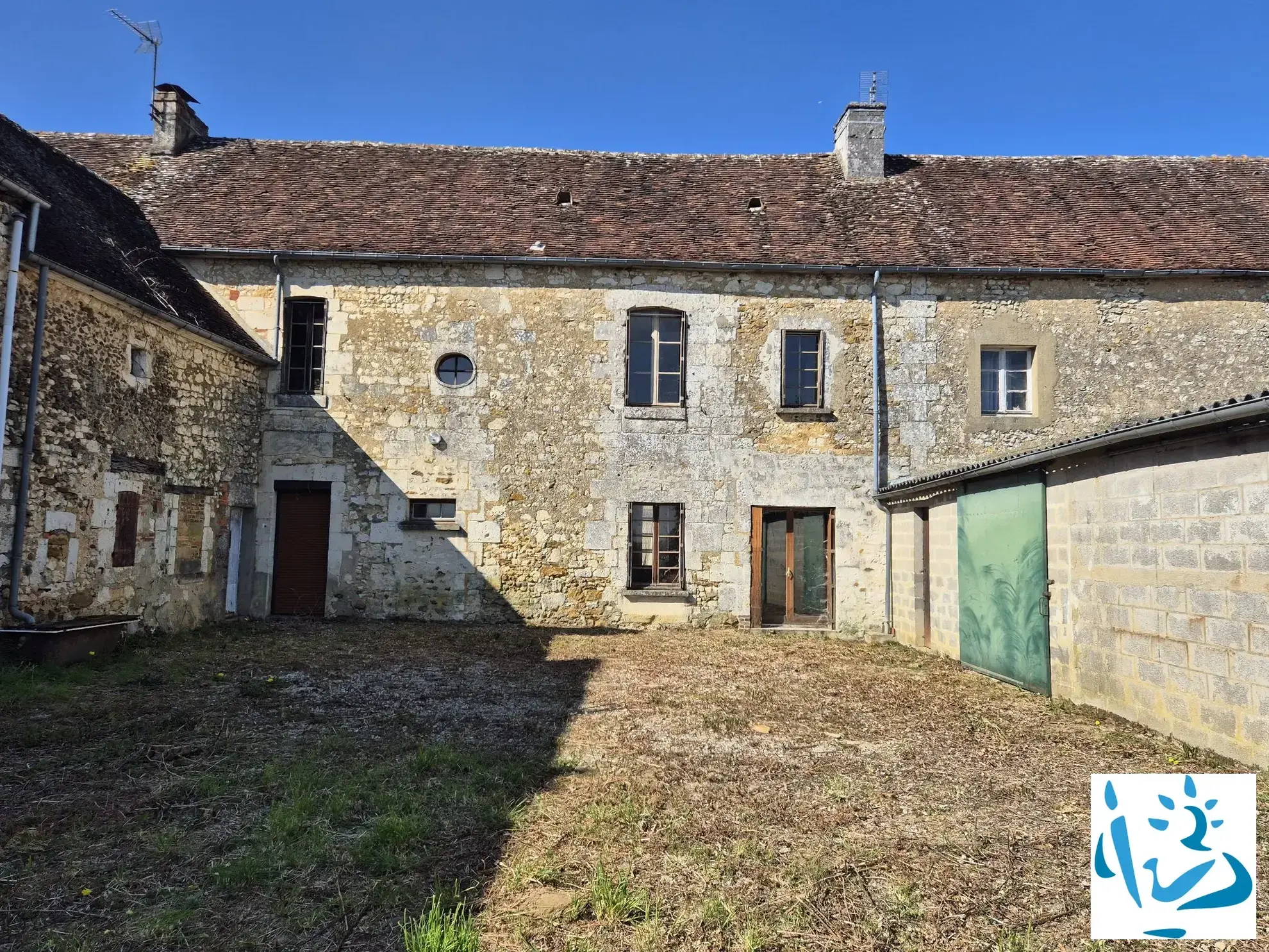 Maison de village à rénover à 10 minutes de Mortagne-au-Perche avec Jardin et dépendances 