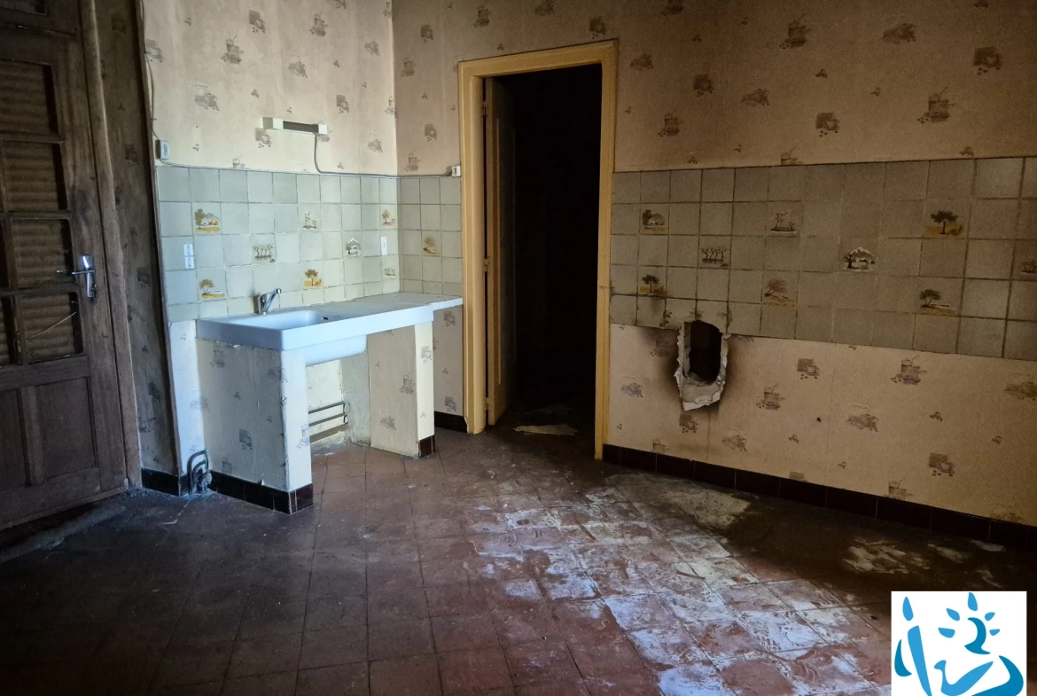 Maison de village à rénover à 10 minutes de Mortagne-au-Perche avec Jardin et dépendances 