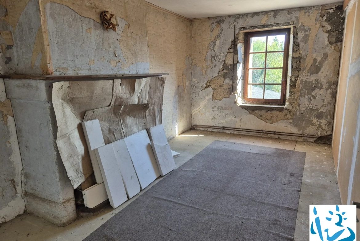 Maison de village à rénover à 10 minutes de Mortagne-au-Perche avec Jardin et dépendances 