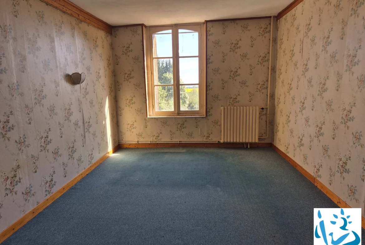 Maison de village à rénover à 10 minutes de Mortagne-au-Perche avec Jardin et dépendances 