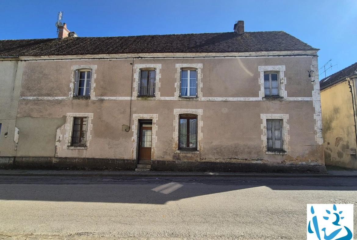 Maison de village à rénover à 10 minutes de Mortagne-au-Perche avec Jardin et dépendances 