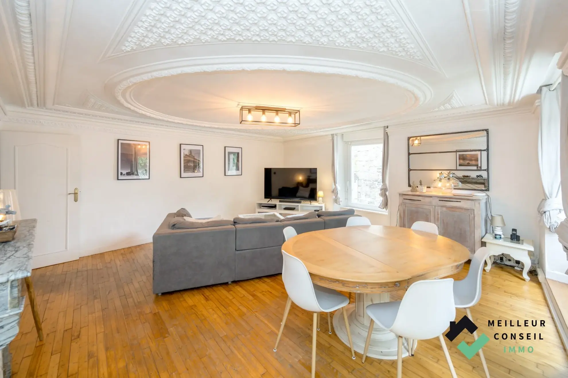 Triplex d'exception à Quintin - Vue imprenable, luminosité et charme 