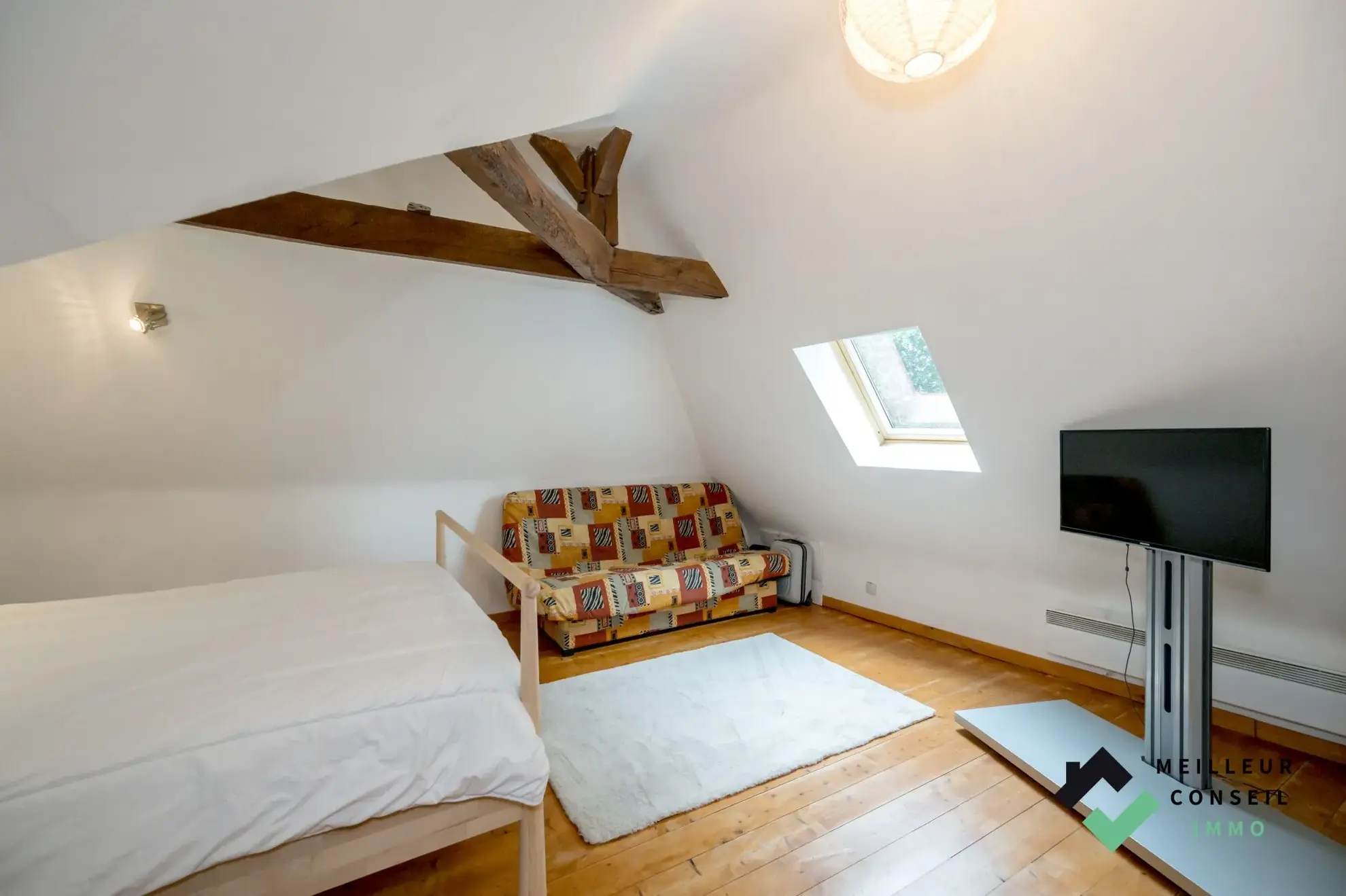 Triplex d'exception à Quintin - Vue imprenable, luminosité et charme 