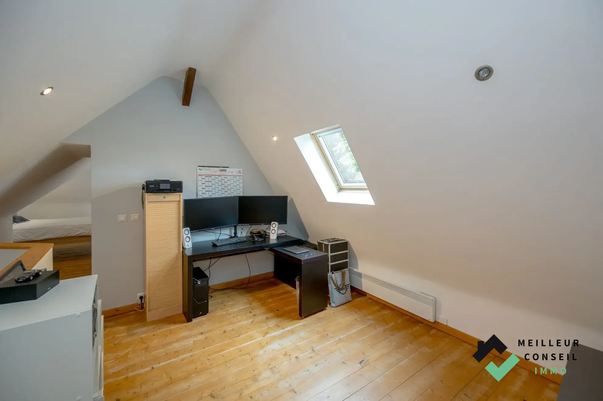 Triplex d'exception à Quintin - Vue imprenable, luminosité et charme 