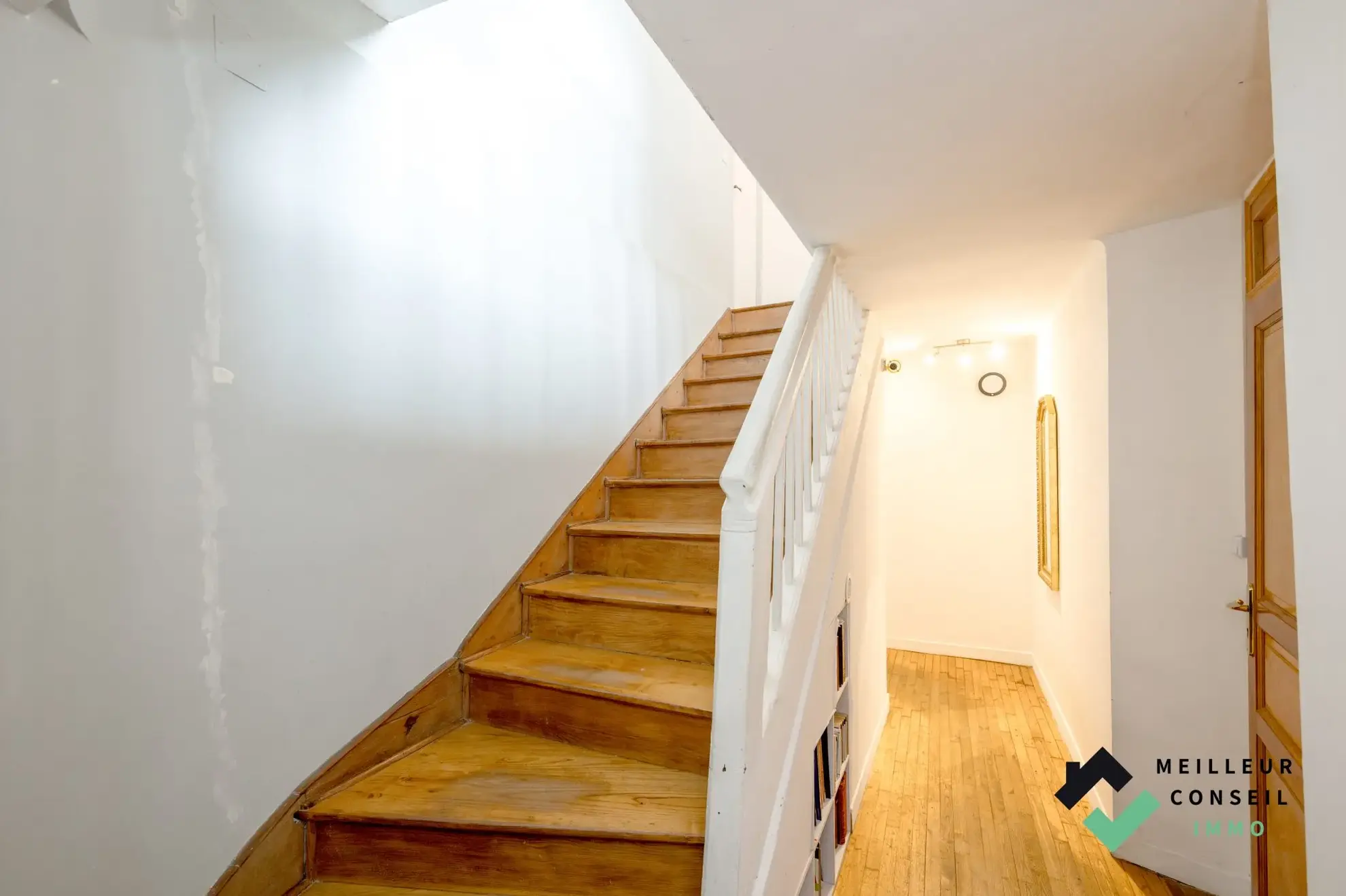 Triplex d'exception à Quintin - Vue imprenable, luminosité et charme 