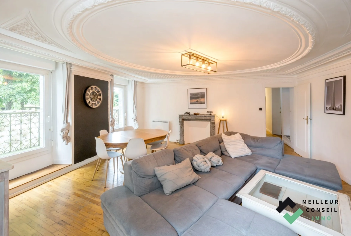 Triplex d'exception à Quintin - Vue imprenable, luminosité et charme 