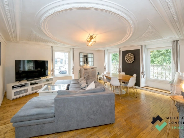 Triplex d'exception à Quintin - Vue imprenable, luminosité et charme