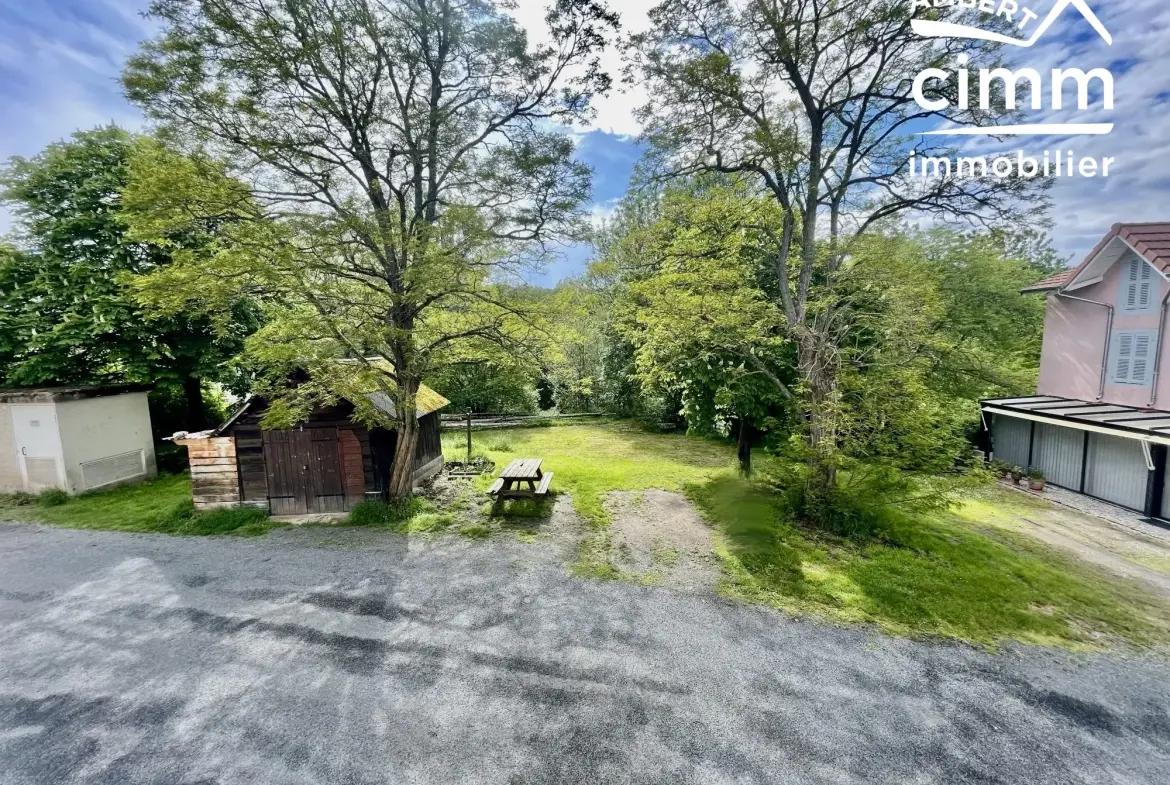Maison de ville à vendre à Arlanc - 82 m² avec jardin et cave 