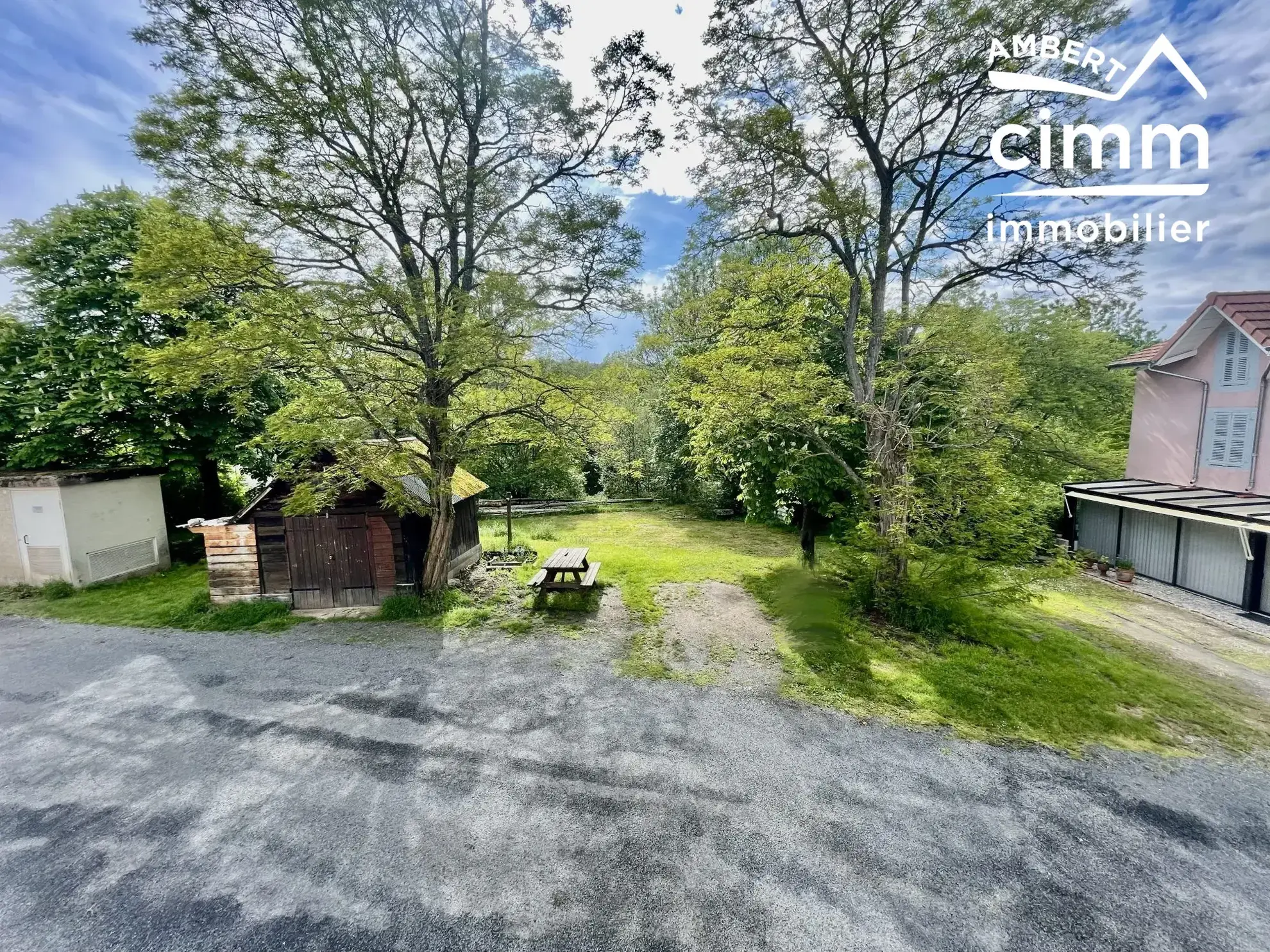 Maison de ville à vendre à Arlanc - 82 m² avec jardin et cave 