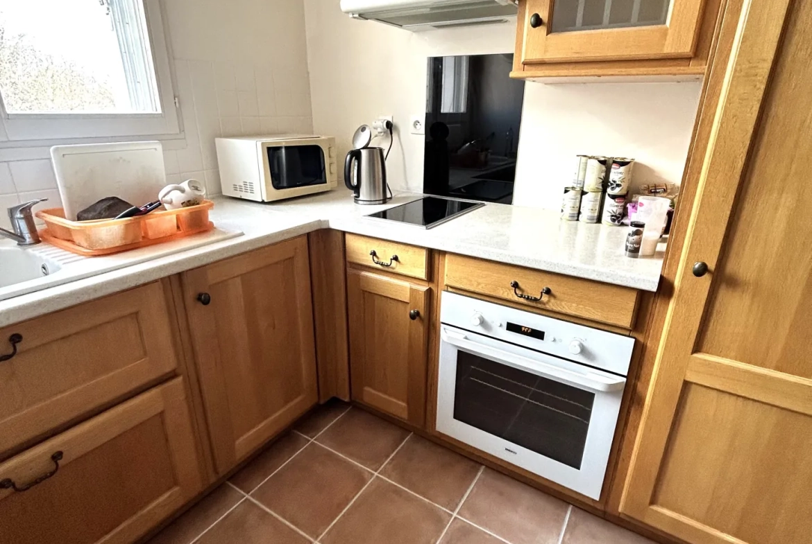 Appartement 3 pièces de 64 m² avec box et parking à Noisiel proche RER A 
