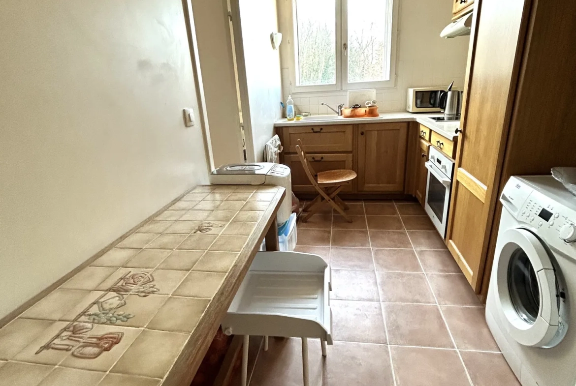 Appartement 3 pièces de 64 m² avec box et parking à Noisiel proche RER A 
