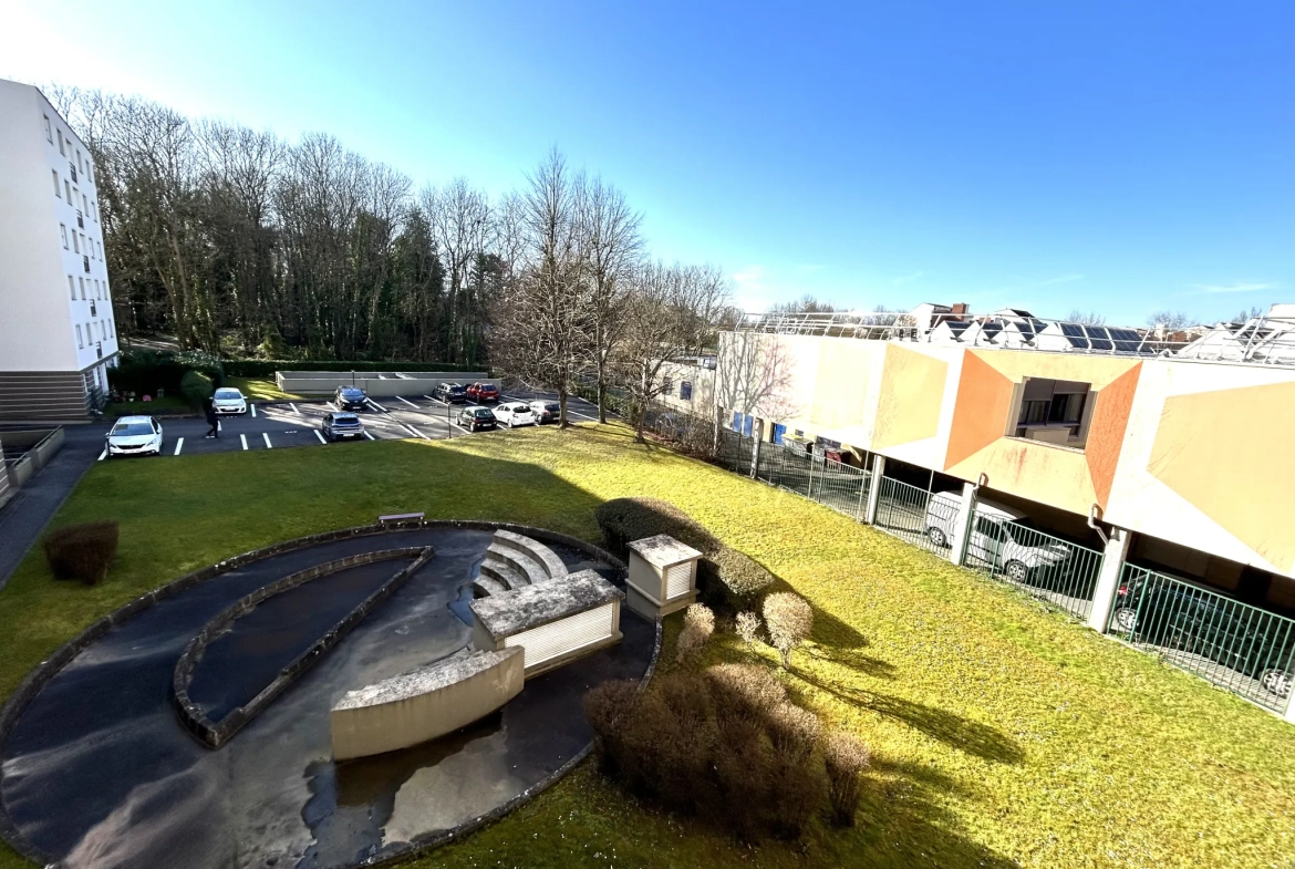 Appartement 3 pièces de 64 m² avec box et parking à Noisiel proche RER A 