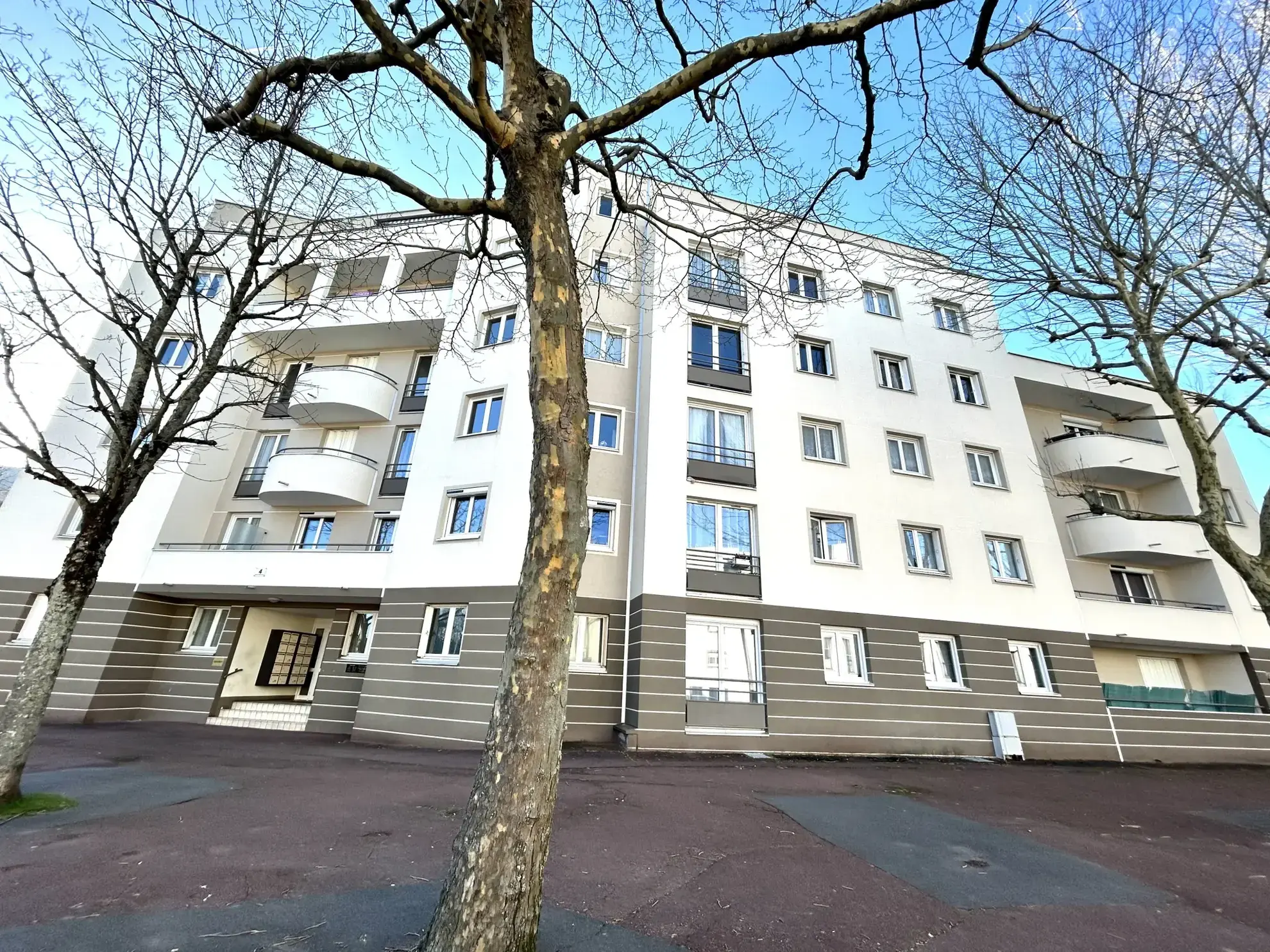 Appartement 3 pièces de 64 m² avec box et parking à Noisiel proche RER A 