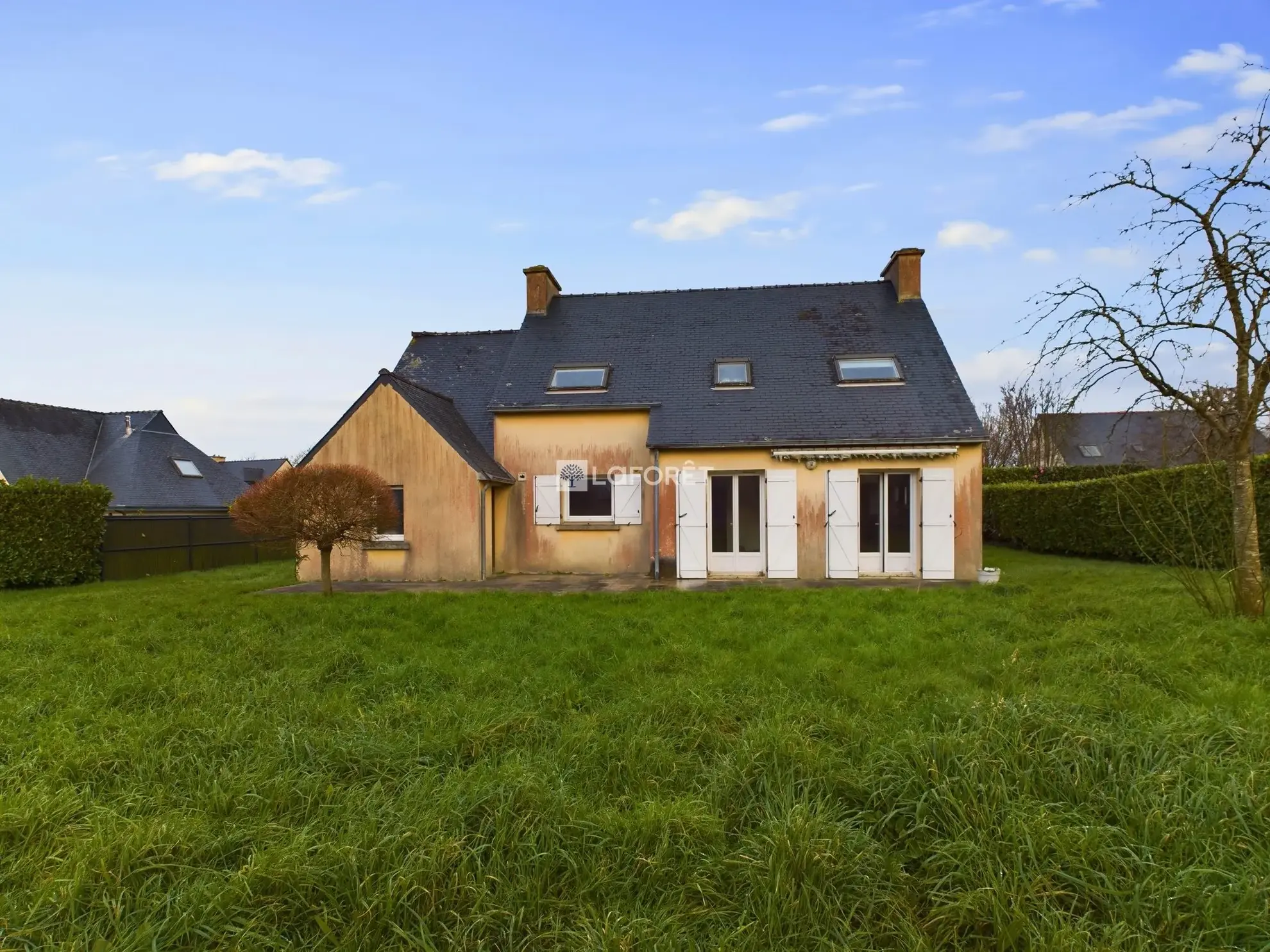 Maison à vendre à Kerlaz - 4 chambres, jardin et garage à proximité de Douarnenez 
