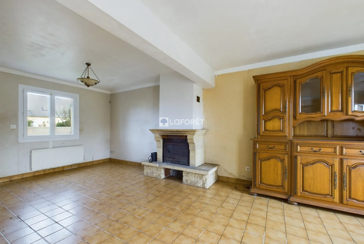 Maison à vendre à Kerlaz - 4 chambres, jardin et garage à proximité de Douarnenez 