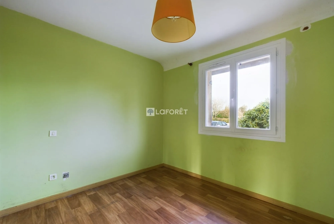 Maison à vendre à Kerlaz - 4 chambres, jardin et garage à proximité de Douarnenez 