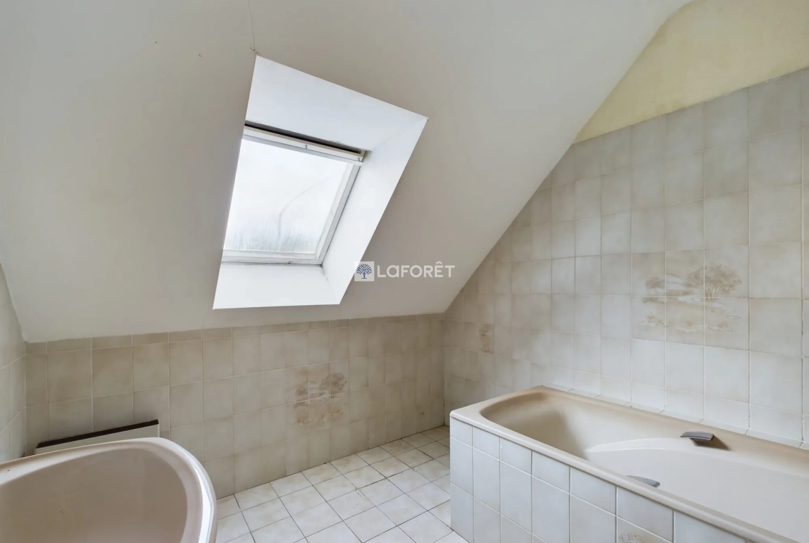 Maison à vendre à Kerlaz - 4 chambres, jardin et garage à proximité de Douarnenez 