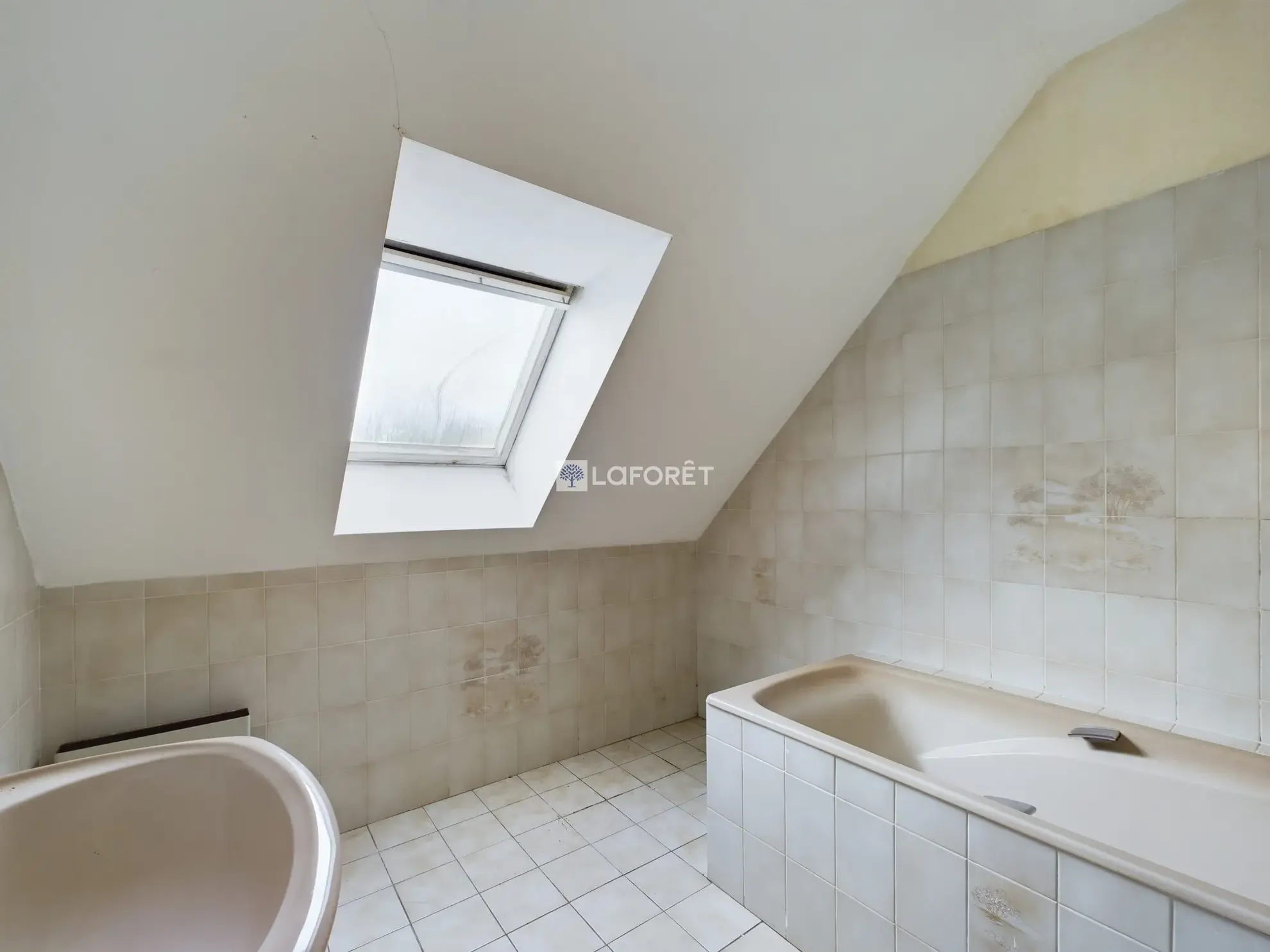 Maison à vendre à Kerlaz - 4 chambres, jardin et garage à proximité de Douarnenez 