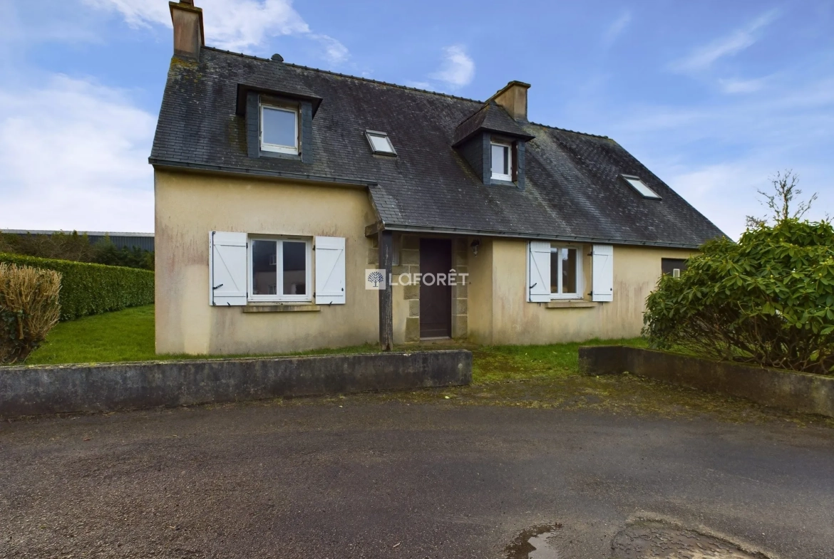 Maison à vendre à Kerlaz - 4 chambres, jardin et garage à proximité de Douarnenez 