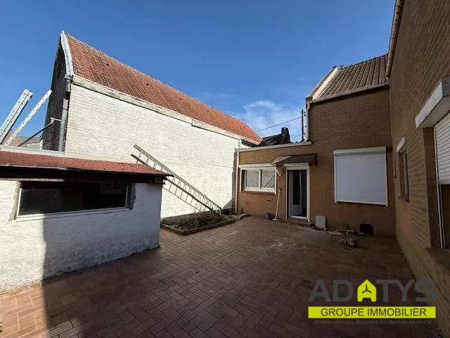 Maison 3 chambres avec garage et cour à Brebières 