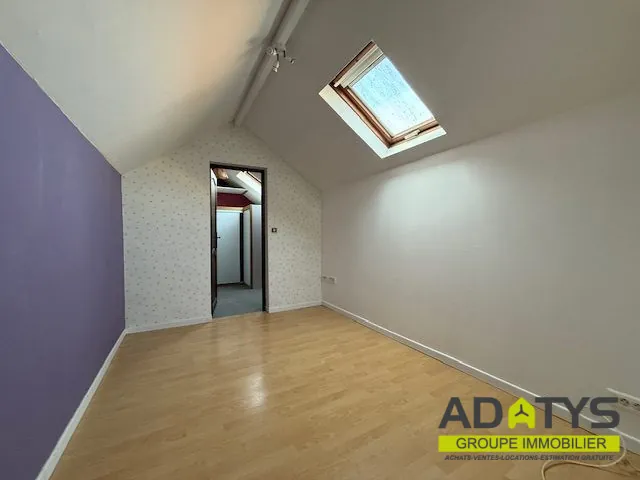 Maison 3 chambres avec garage et cour à Brebières 