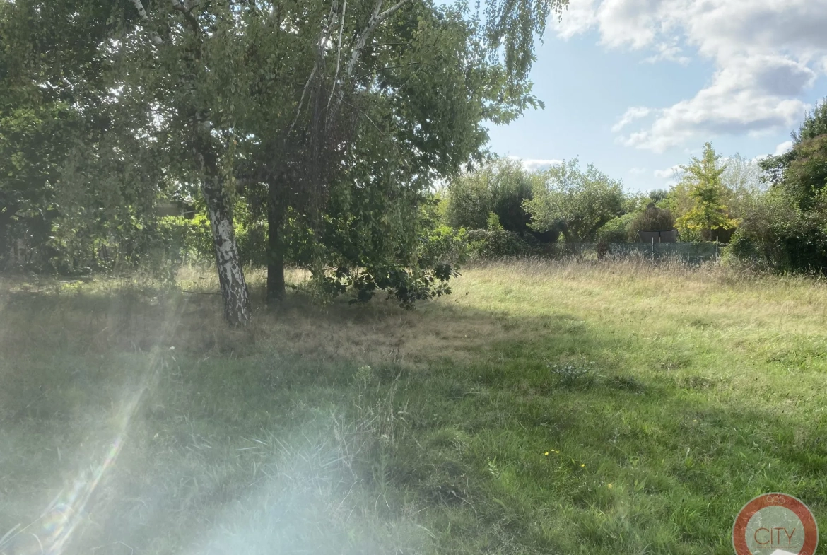 Terrain à vendre de 612 m² à Bassens, construction possible de plain-pied 