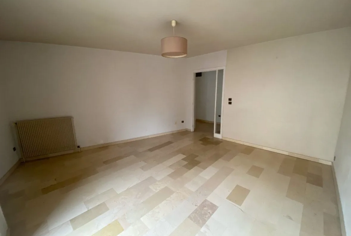 Vente appartement T3 lumineux avec cave et parking sécurisé à Perpignan 