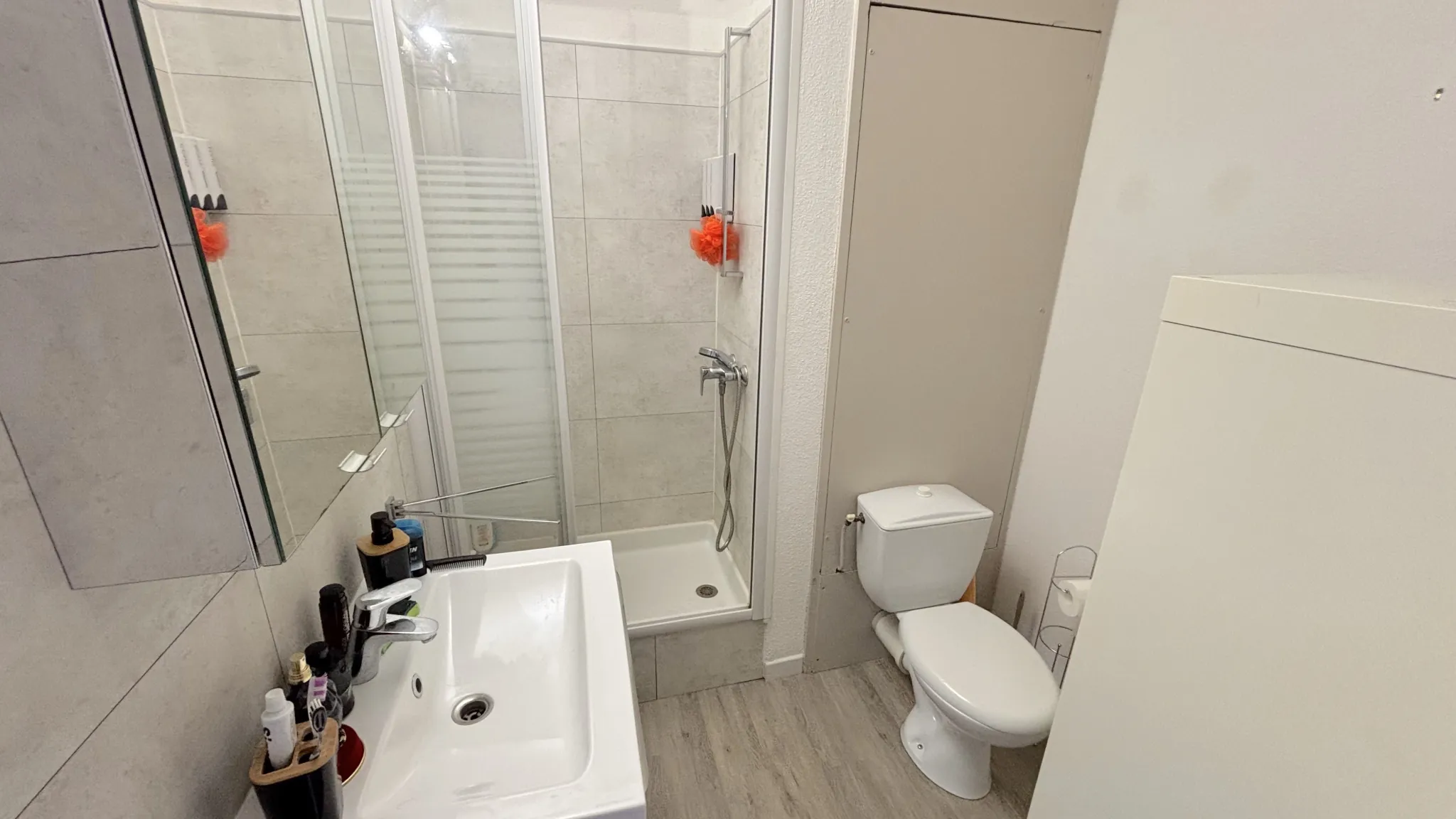 Studio cabine de 29 m² avec terrasse sud et parking privé à Carnon Plage 