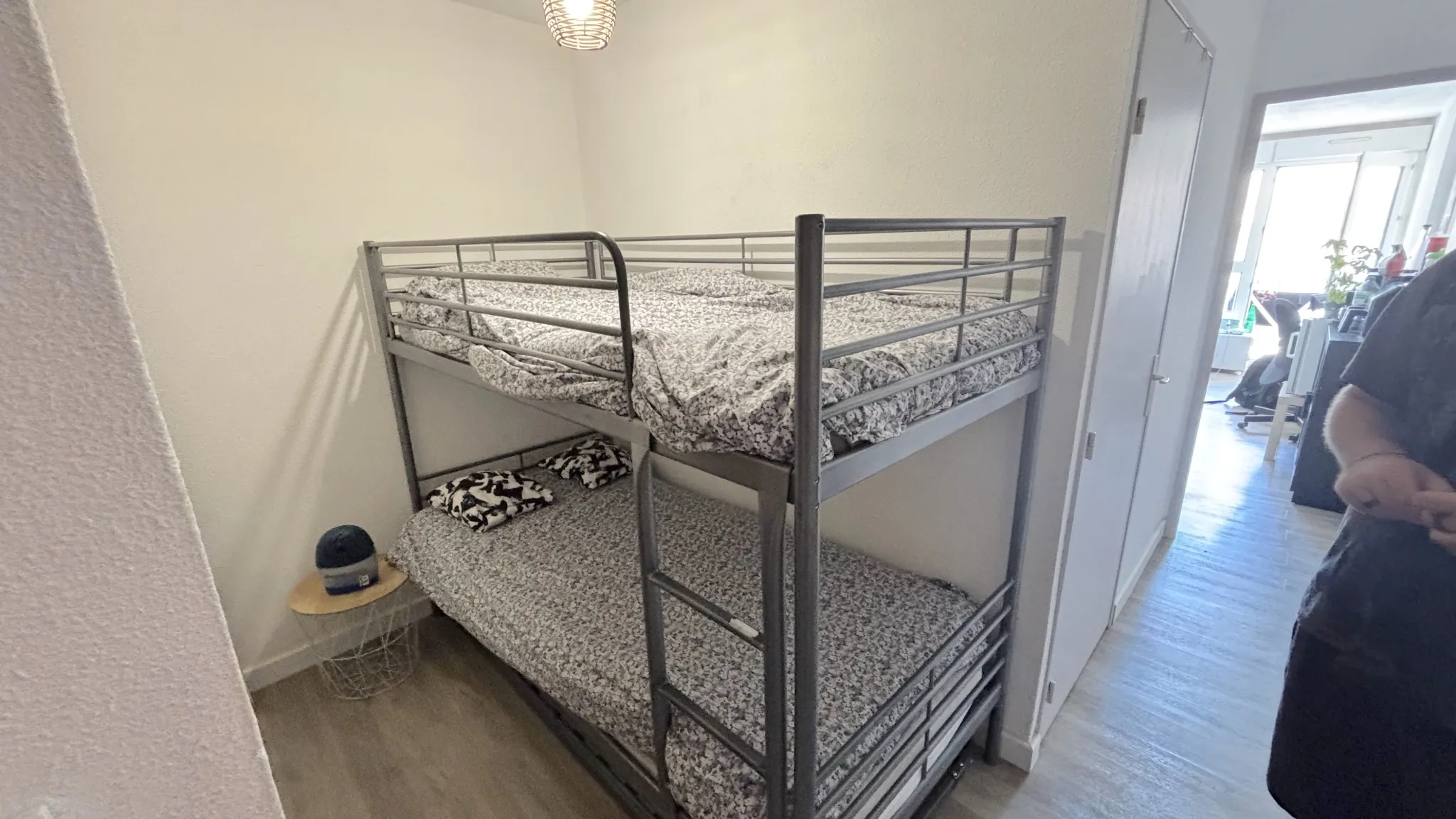 Studio cabine de 29 m² avec terrasse sud et parking privé à Carnon Plage 