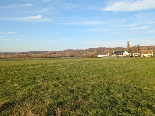 Terrain constructible de 4177 m² à Vaux-sur-Eure – Calme et divisible