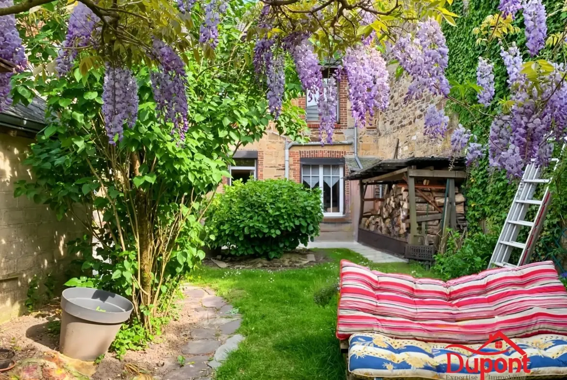 Charmante maison à Rocroi avec jardin, garage et potentiel d'extension 