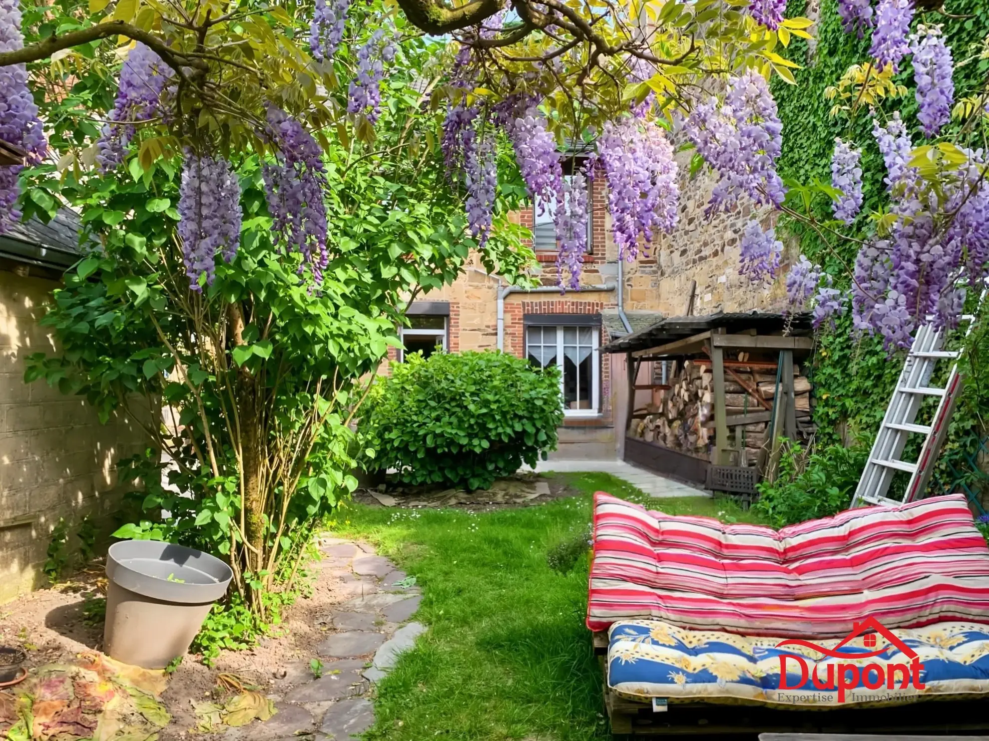 Charmante maison à Rocroi avec jardin, garage et potentiel d'extension 